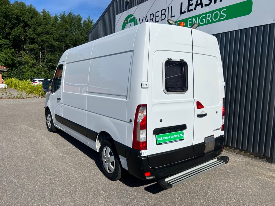 Renault Master IV T33 2,3 dCi 150 L2H2 Kassevogn