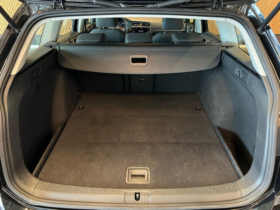 VW Golf VII 1,6 TDi 115 Comfortline Connect Variant 5d
