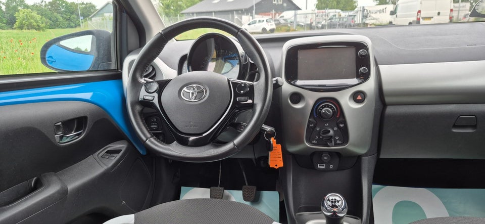Toyota Aygo 1,0 VVT-i x-wave Sky 5d