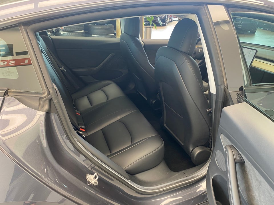 Tesla Model 3 Long Range AWD 4d