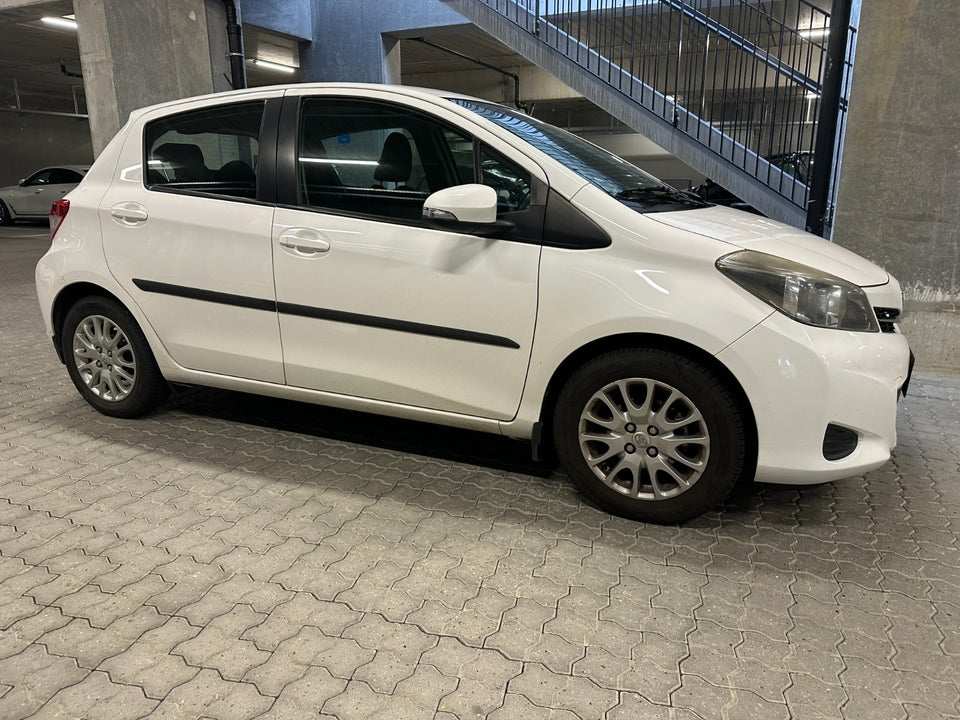 Toyota Yaris 1,3 VVT-i T2 5d