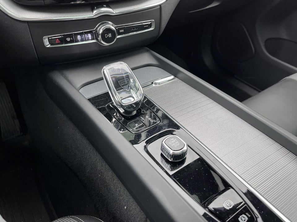 Volvo XC60 2,0 T6 ReCharge Ultimate Dark aut. AWD 5d