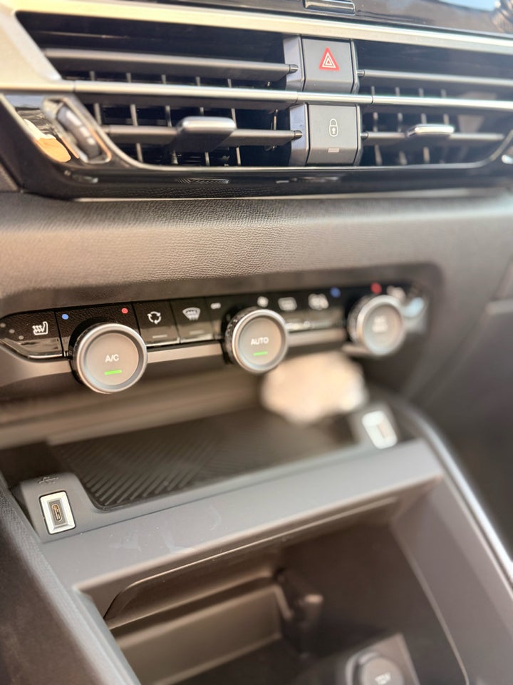 Citroën ë-C4 X 54 Palais 4d