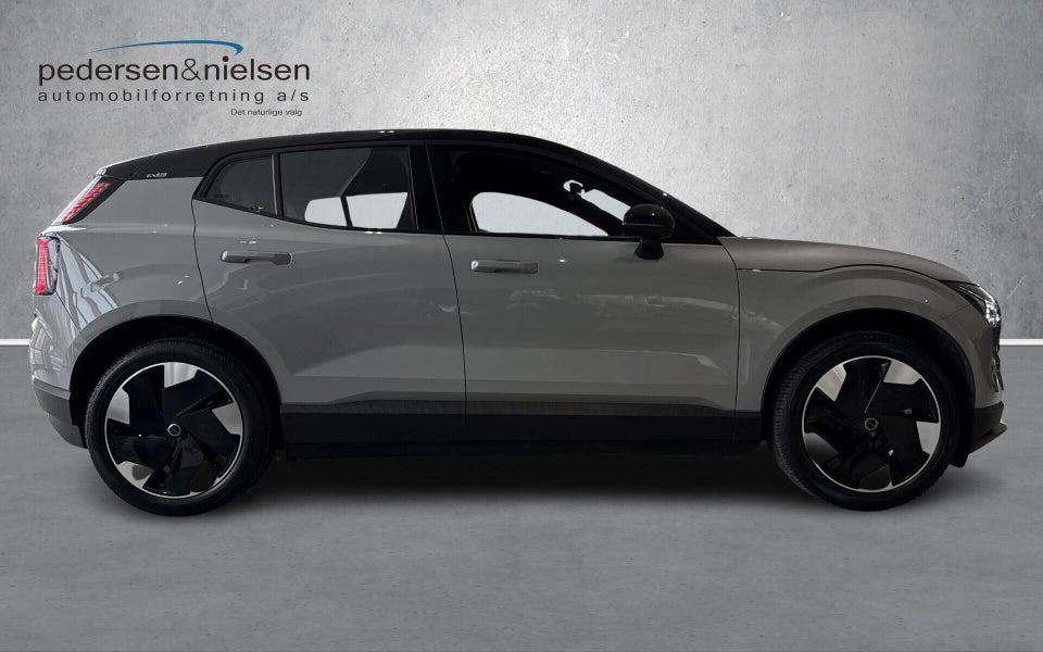 Volvo EX30 Extended Range Plus 5d