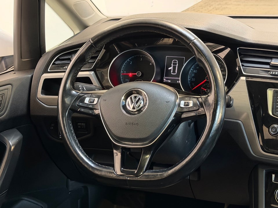 VW Touran 2,0 TDi 150 Highline DSG 7prs 5d