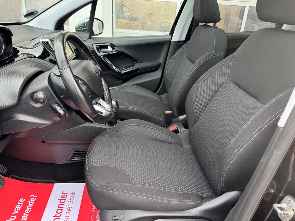 Peugeot 208 1,2 PureTech 82 Allure Sky 5d