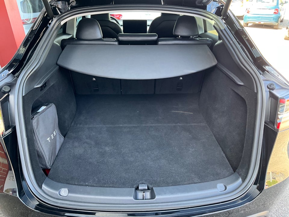 Tesla Model Y Long Range AWD 5d