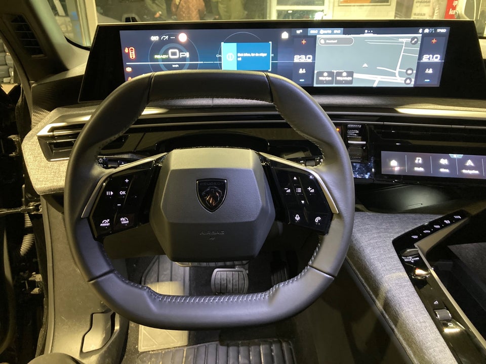 Peugeot e-5008 77 Allure 7prs 5d