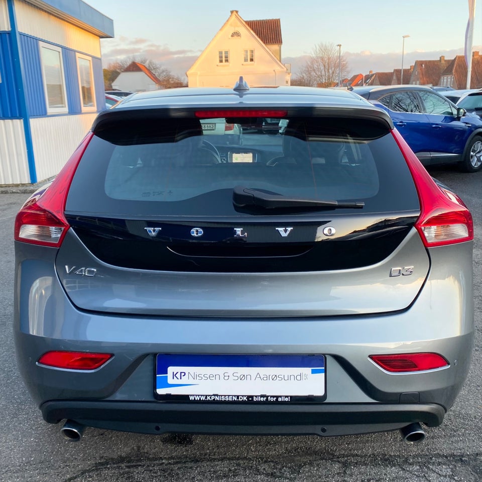 Volvo V40 2,0 D3 150 Momentum aut. 5d