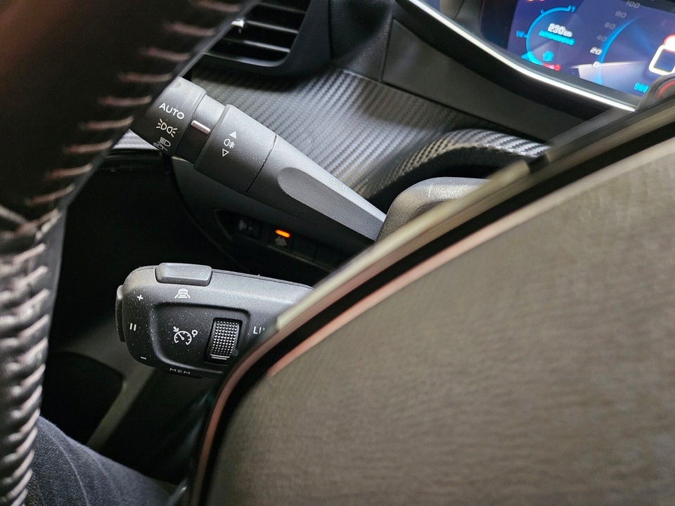 Peugeot 208 1,5 BlueHDi 100 Allure Sky 5d