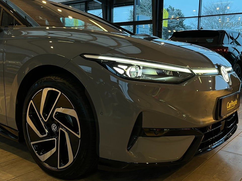 VW ID.7 77 Style+ Tourer 5d