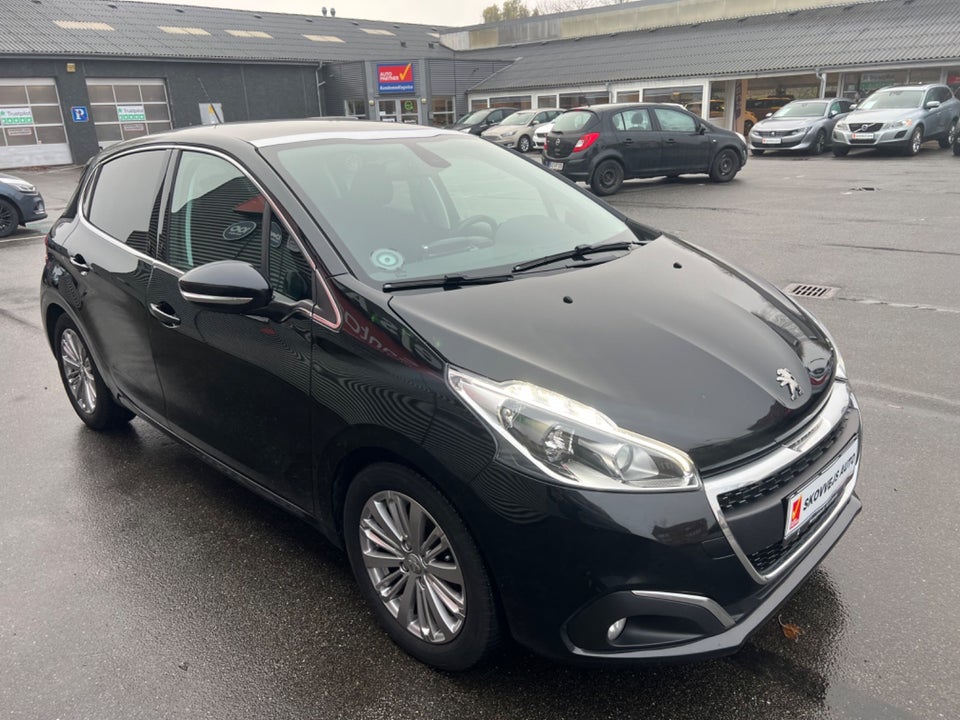 Peugeot 208 1,5 BlueHDi 100 Infinity Sky 5d