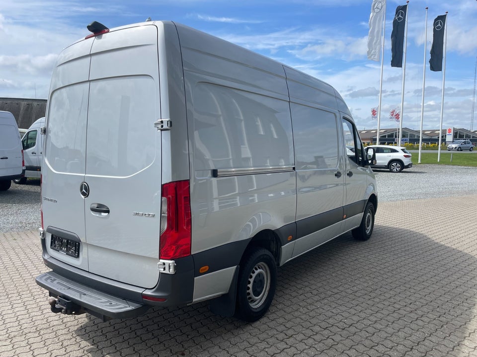 Mercedes Sprinter 319 3,0 CDi A2 Kassevogn aut. RWD