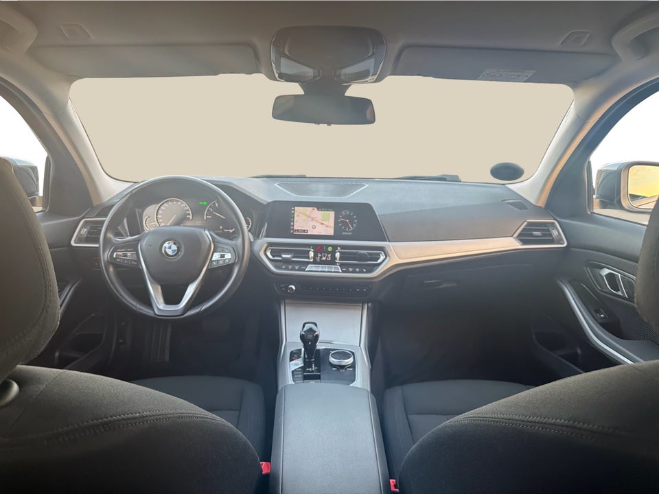 BMW 320i 2,0 Connected aut. 4d