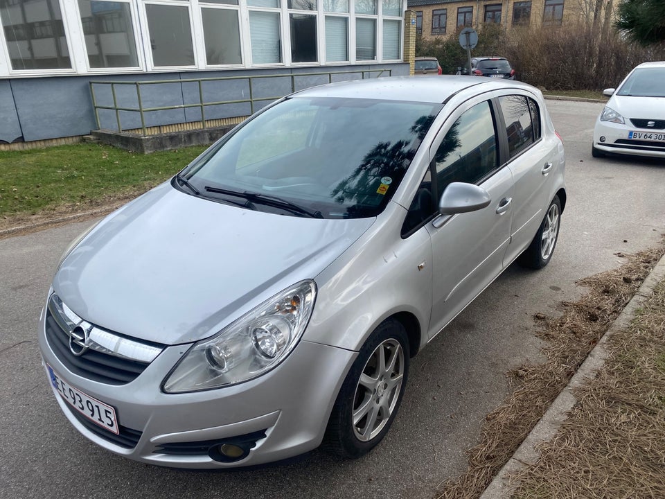 Opel Corsa 1,4 16V Sport 5d