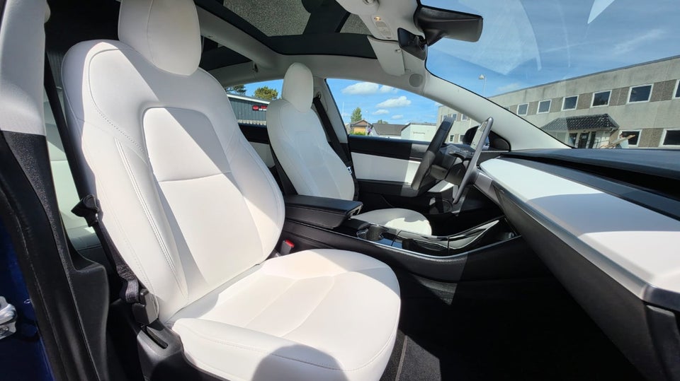 Tesla Model 3 Long Range AWD 4d