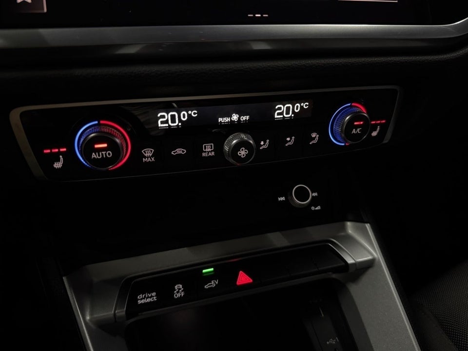 Audi Q3 45 TFSi e Attitude plus Sportback S-tr. 5d