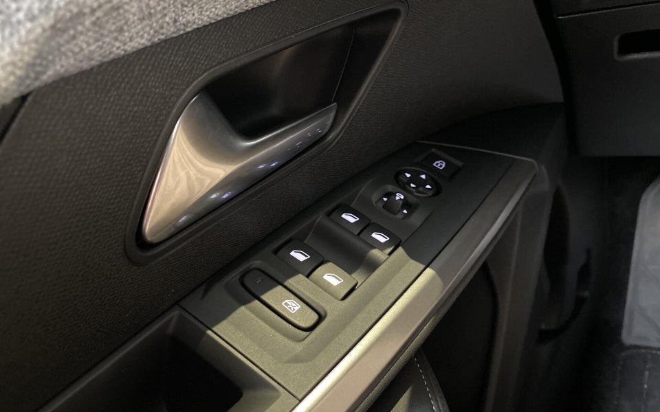 Peugeot e-5008 77 Allure 7prs 5d