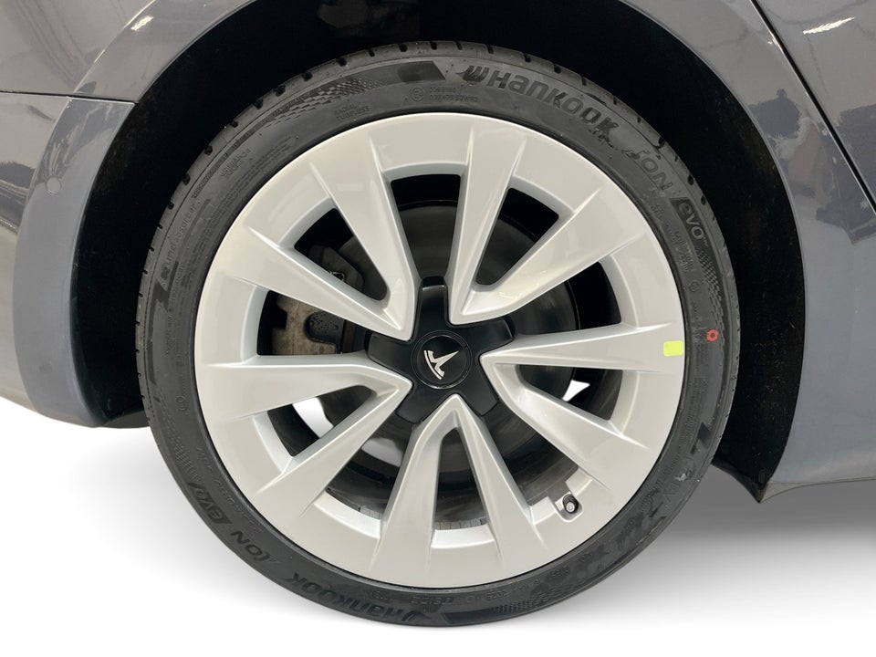 Tesla Model 3 Long Range AWD 4d