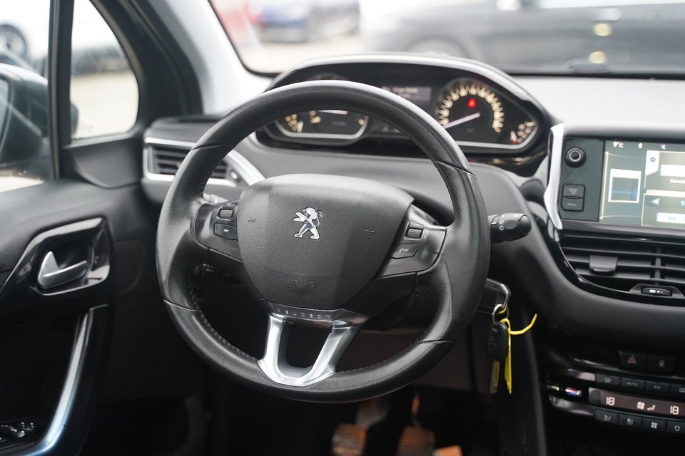 Peugeot 208 1,2 VTi Allure Sky 5d