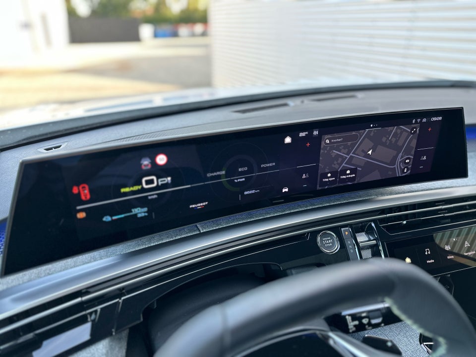 Peugeot e-3008 77 GT Pack 5d