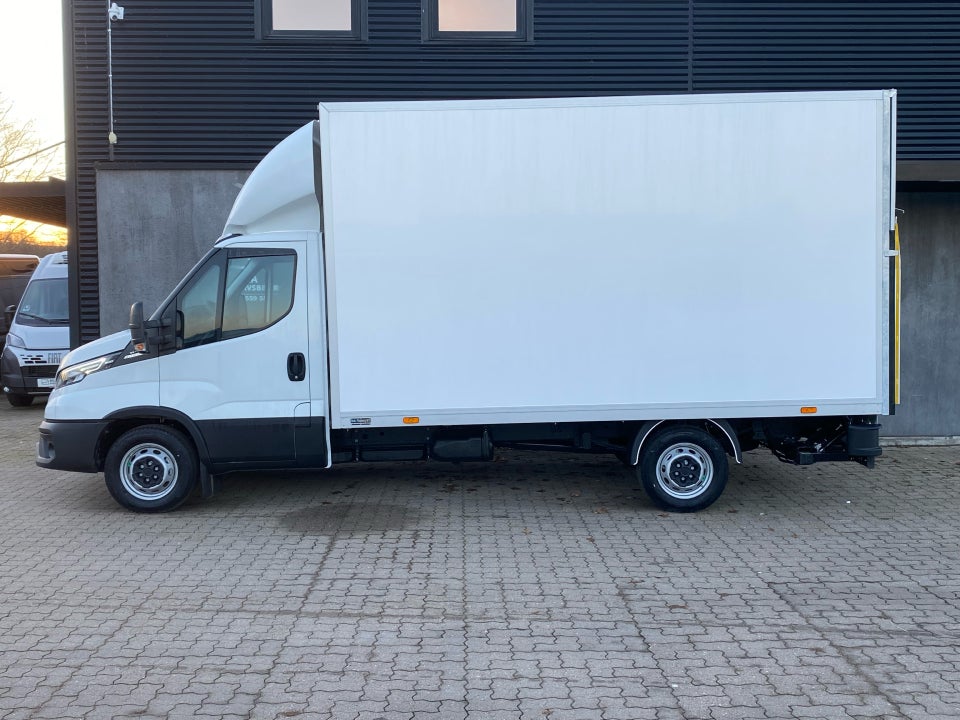 Iveco Daily 3,0 35S18 4100mm Box m/lift AG8