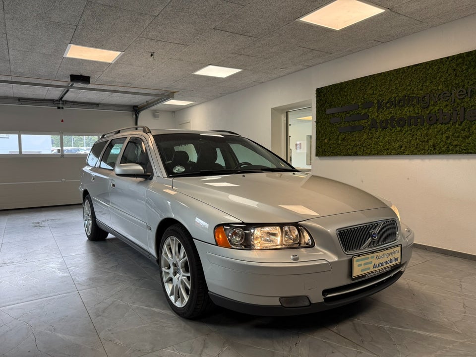 Volvo V70 2,4 D 130 Momentum aut. 5d