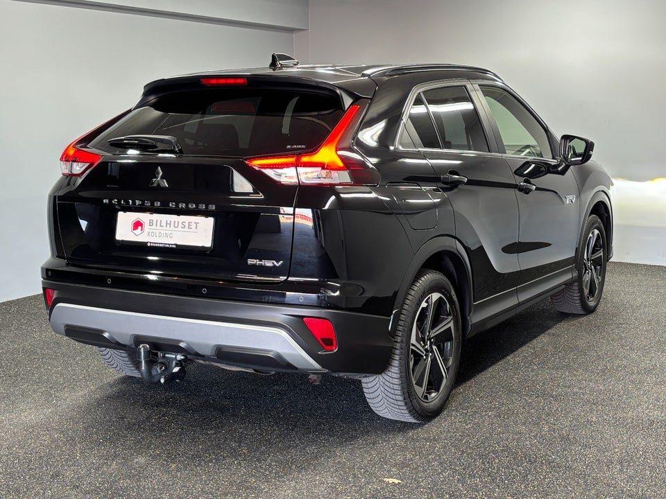 Mitsubishi Eclipse Cross 2,4 PHEV Invite CVT 4WD 5d