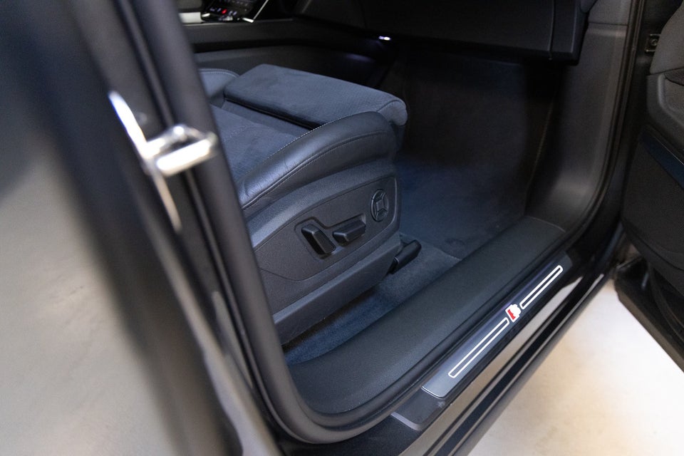 Audi e-tron 55 S-line quattro 5d