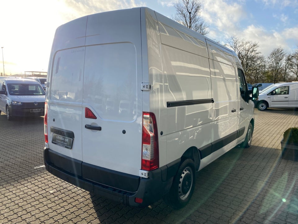 Renault Master IV T33 2,3 dCi 135 L2H2 Kassevogn