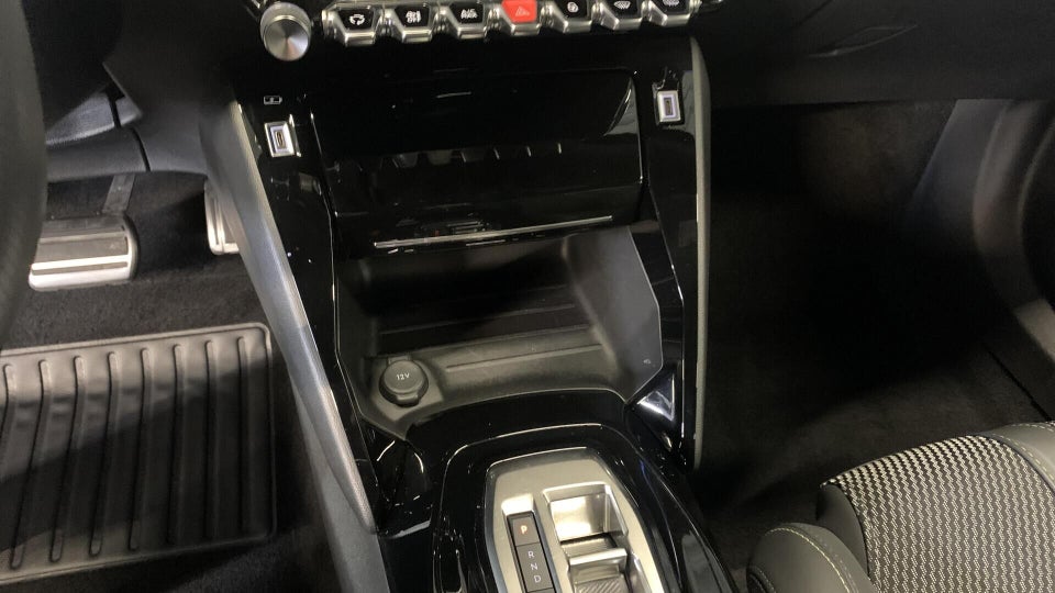 Peugeot e-2008 50 GT 5d