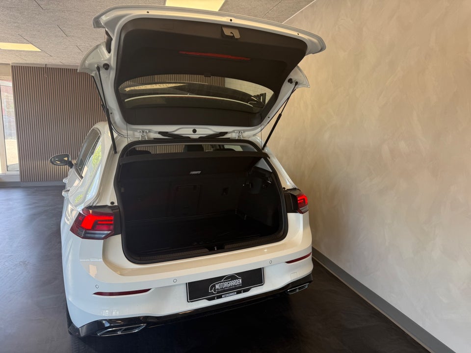 VW Golf VIII 1,5 TSi 130 1st Edition 5d