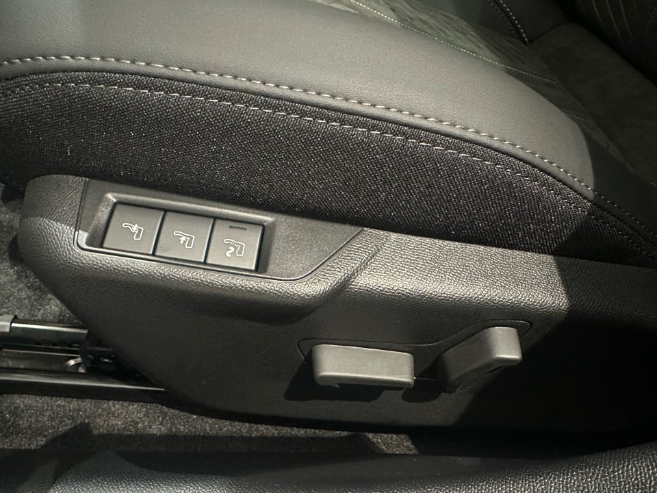 Peugeot e-2008 54 GT 5d