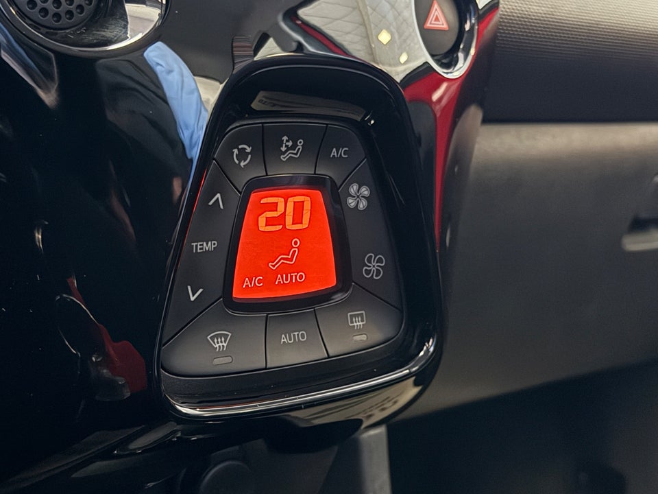 Citroën C1 1,0 VTi Attaque+ 5d