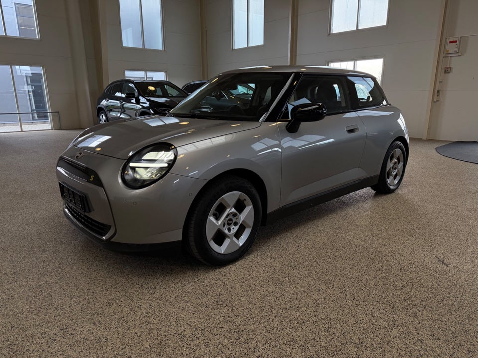 MINI Cooper SE Essential 3d