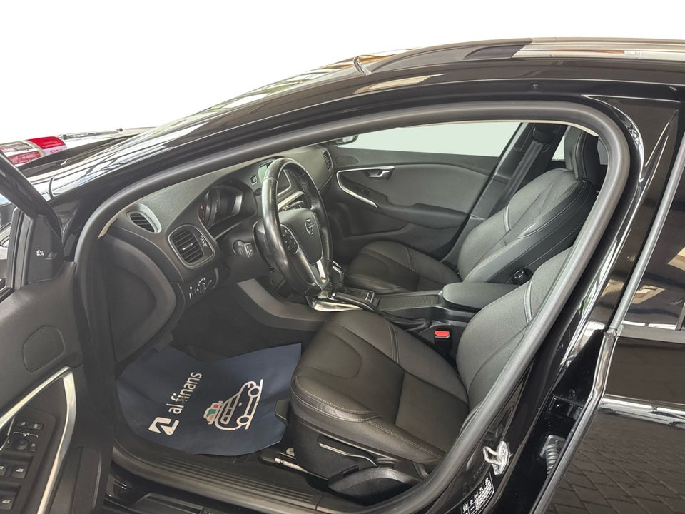 Volvo V40 CC 2,0 D3 150 Summum aut. 5d