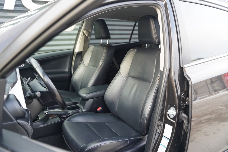 Toyota RAV4 2,5 Hybrid H3+ MDS 4x4 5d