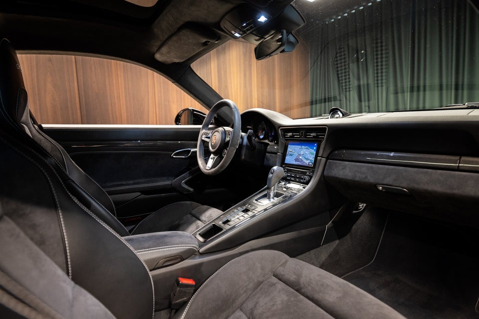 Porsche 911 Carrera 4 GTS 3,0 Coupé PDK 2d