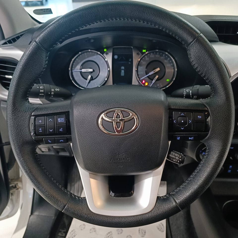 Toyota HiLux 2,4 D T3 Ex.Kab aut. 4d