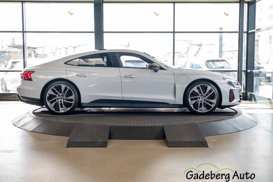 Audi e-tron GT quattro 4d
