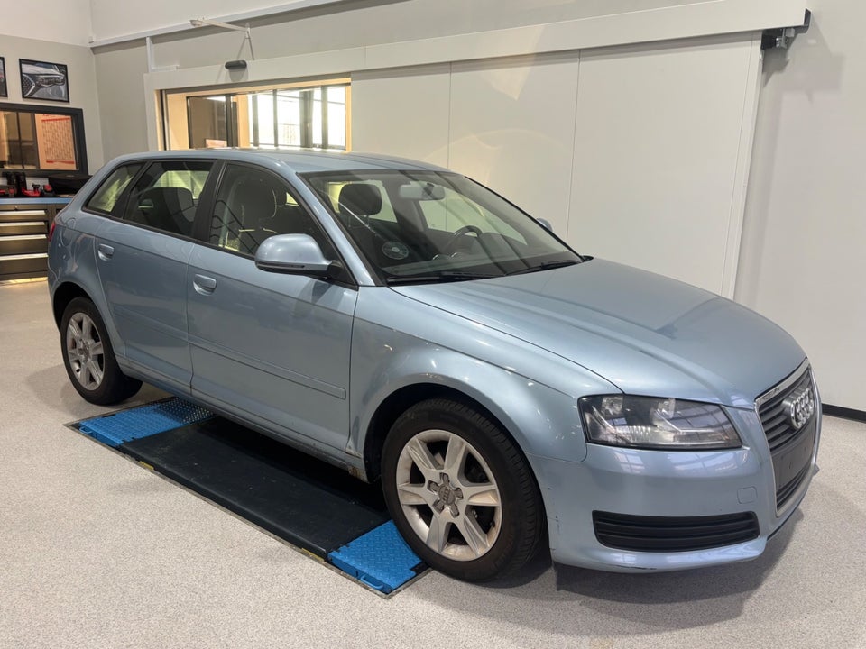 Audi A3 2,0 TDi 140 Ambiente Sportback 5d