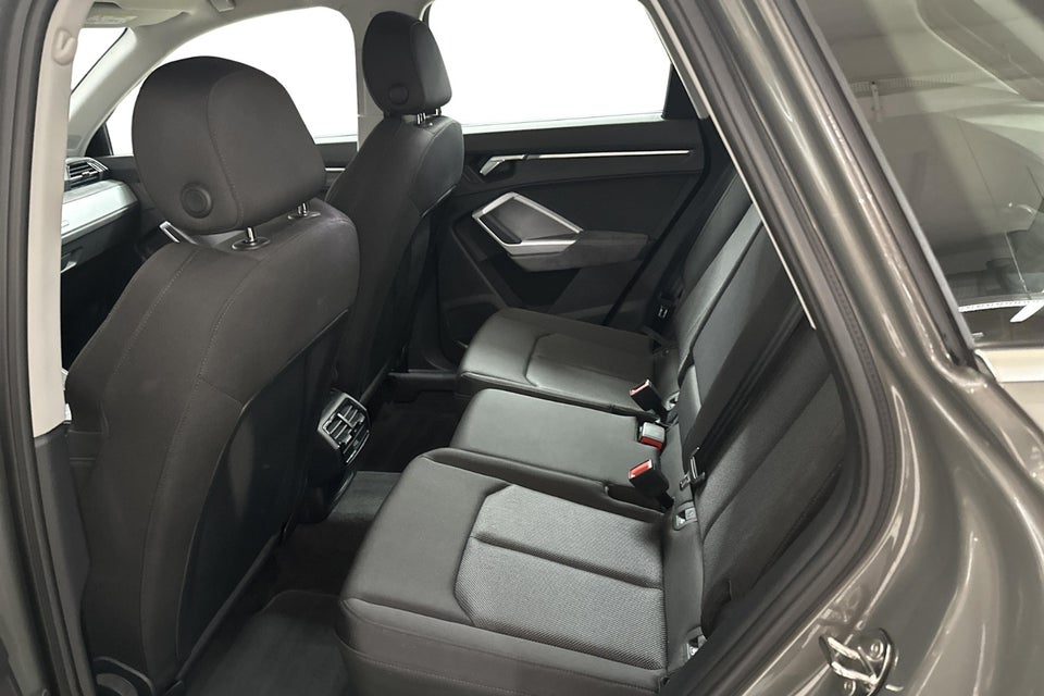 Audi Q3 45 TFSi e Attitude plus S-tr. 5d