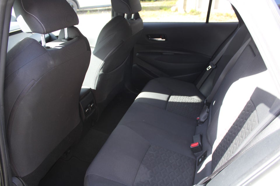 Suzuki Swace 1,8 HEV Active White stc. e-CVT 5d