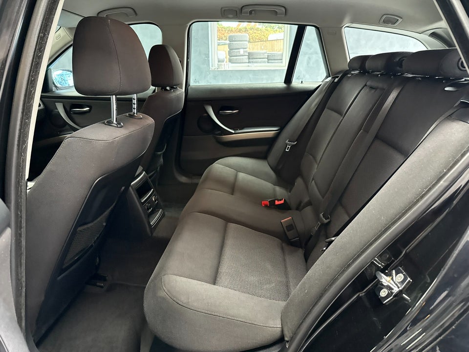 BMW 320i 2,0 Touring 5d