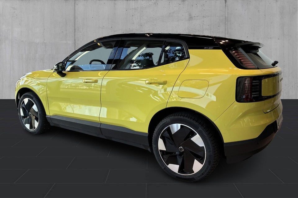 Volvo EX30 Extended Range Plus 5d