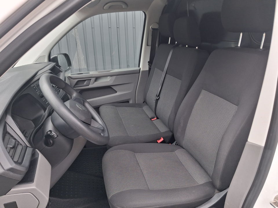VW Transporter 2,0 TDi 110 Kassevogn lang
