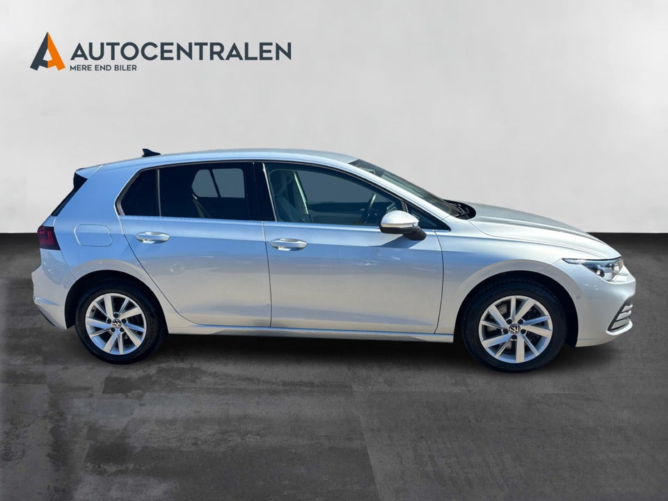 VW Golf VIII 1,4 eHybrid DSG 5d