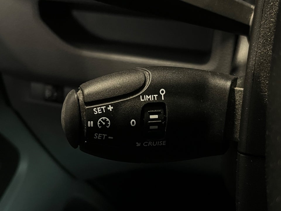 Peugeot e-Expert 50 L2 Premium Van