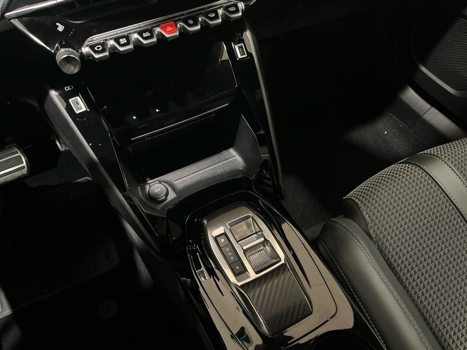 Peugeot e-2008 50 GT 5d