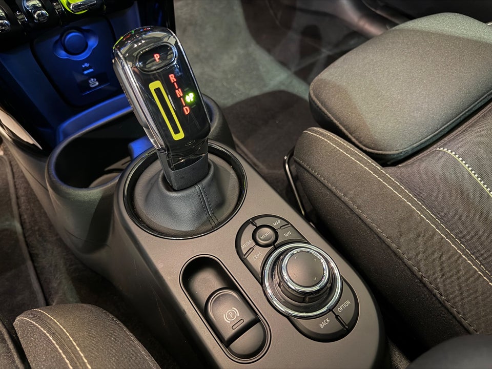 MINI Cooper SE Essential 3d